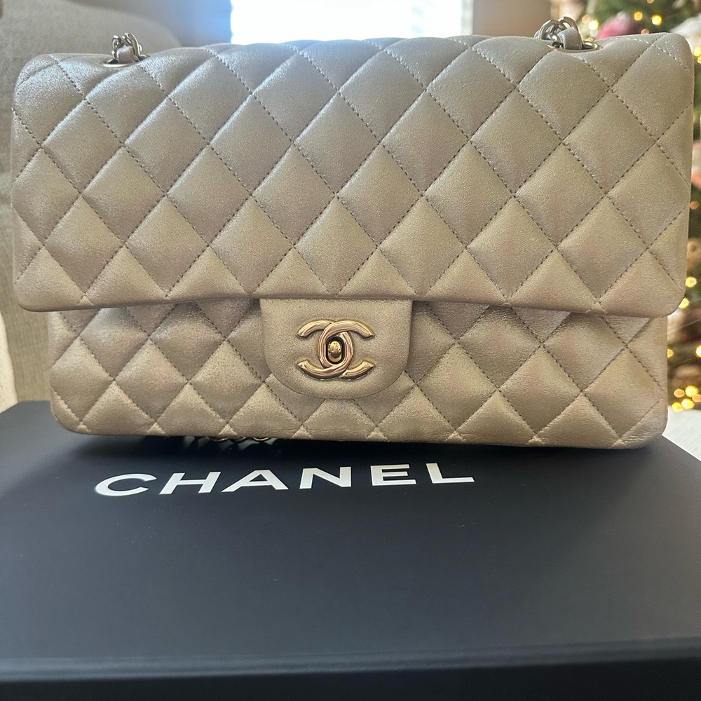 Chanel iridescent Champagne medium double flap bag - Picture 5 of 16